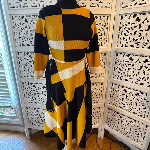 Danny & Nicole Dresses & Skirts - Block Dress Gold White and Black Woman size 6 New Danny and Nicole Mizzou